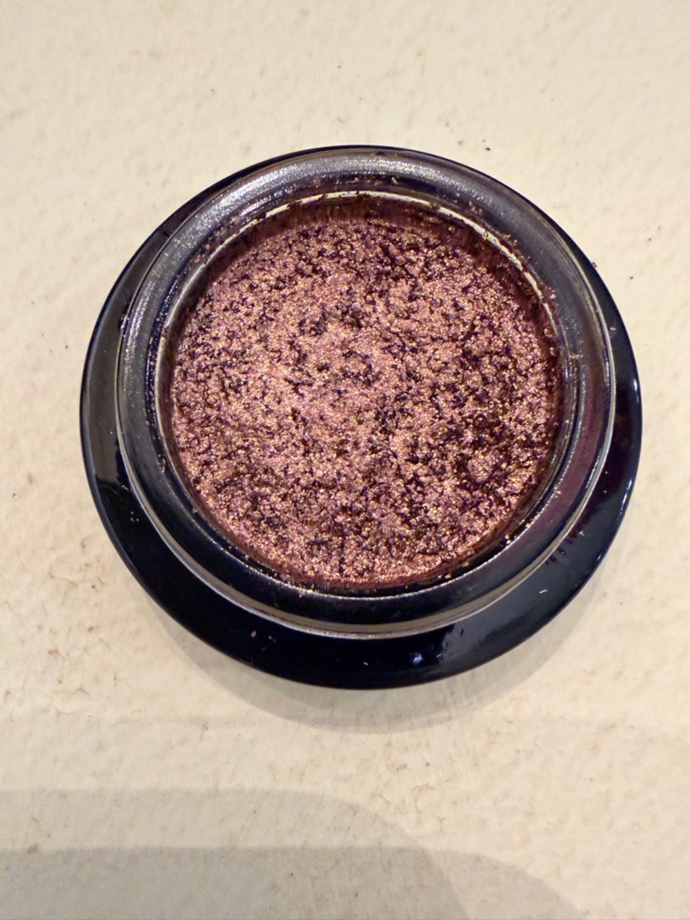 Victoria Beckham Lid Lustre Shimmering Eyeshadow Pot in Tea Rose